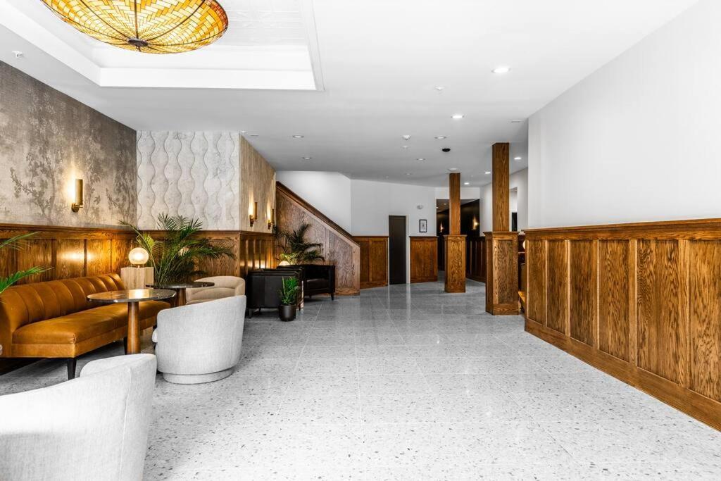 King Bed, The Phenix Historic Hotel, Spacious, Room # 406 Bangor Dış mekan fotoğraf